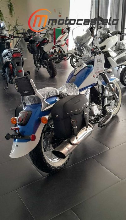 UM Renegade Classic Deluxe 125 E5