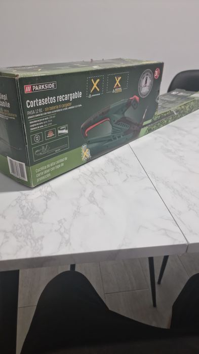 Apara sebes Parkside 12V + bateria e carregador
