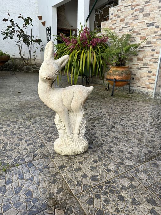 Estátua Veado Grande em Pedra