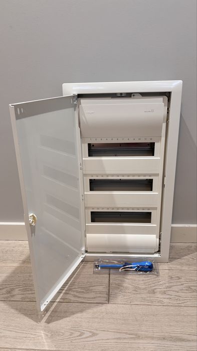 Volta VU36NE rozdzielnica Hager 3x12 podtynkowa