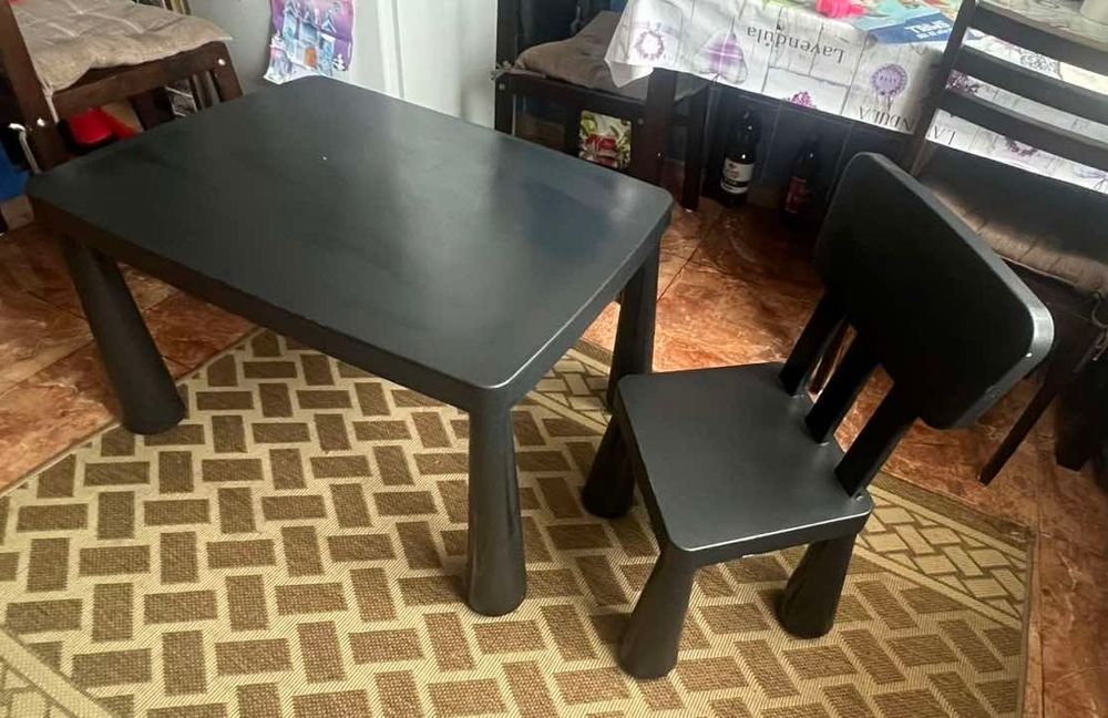 Дитячий стіл і стільчик Ікеа