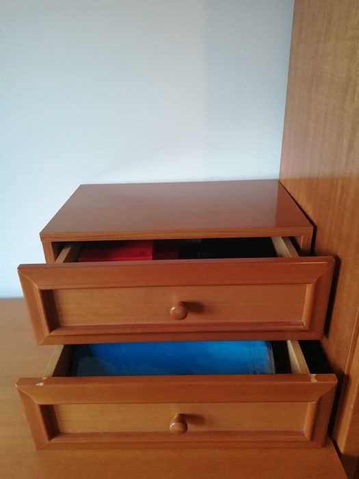 4 moveis de quarto com secretária