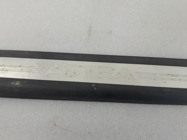 Rodapé / soleira porta frente direita OPEL Astra H TwinTop (L67)