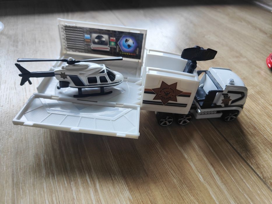 Zabawki 3 ciężarówki  hotwheels