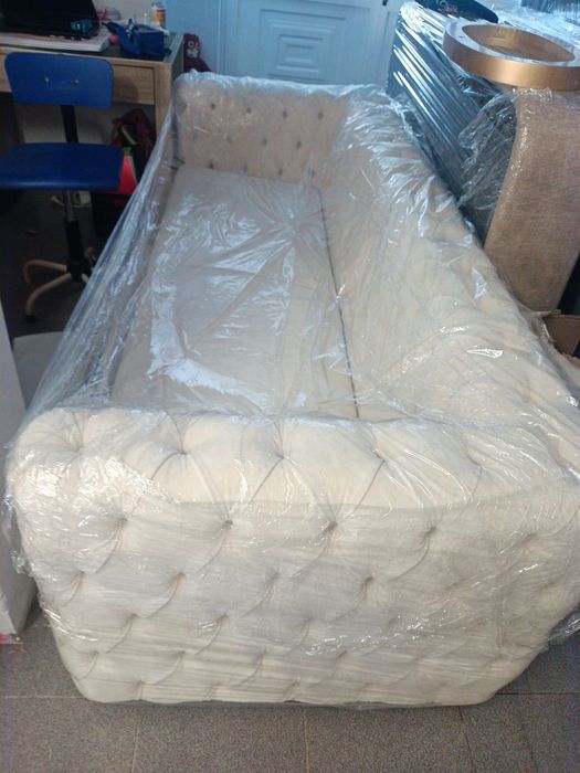 Sofá chesterfield branco