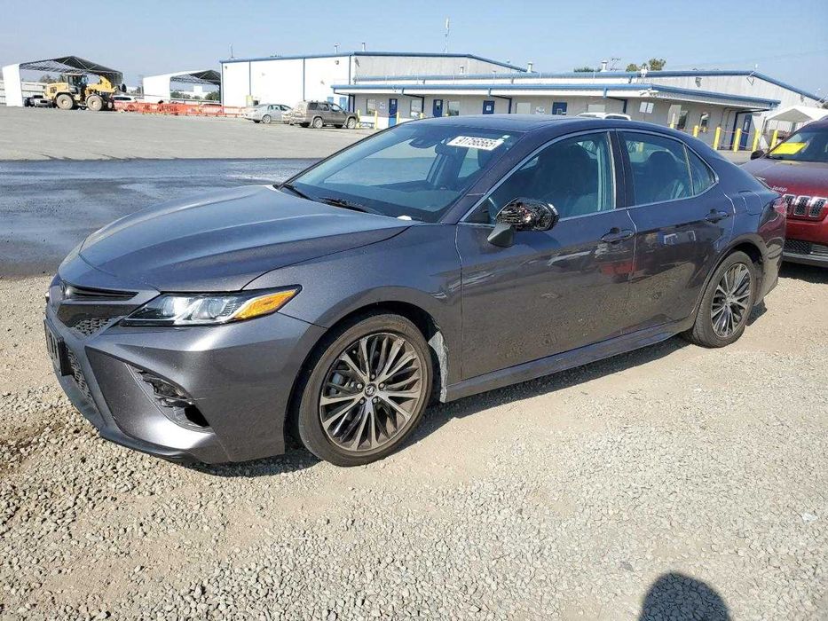 Toyota Camry SE 2020