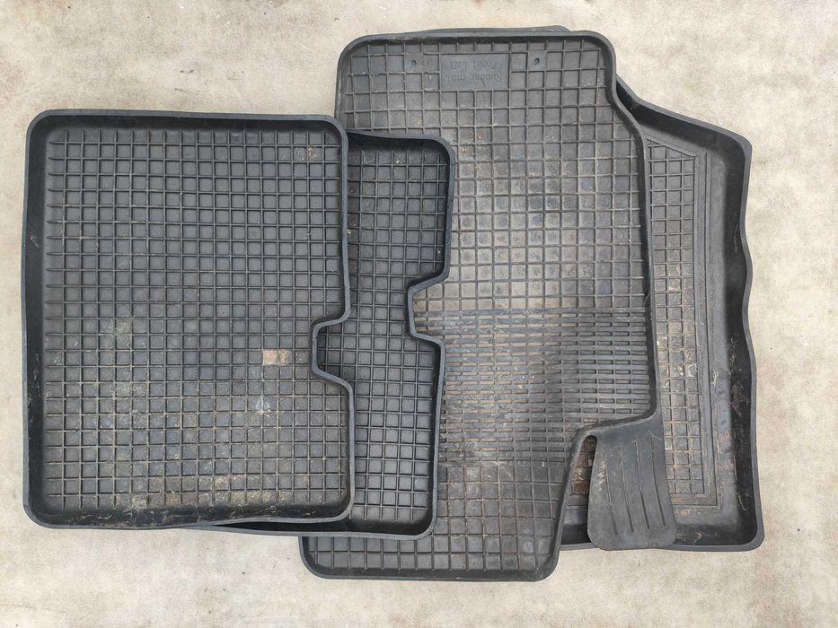 gumowe dywaniki komplet Seicento wykładzina wycieraczki Cinquecento