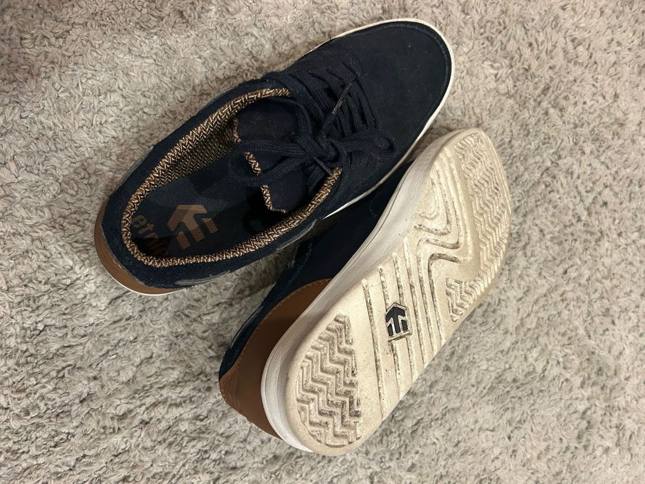 Sapatilhas com pouco uso