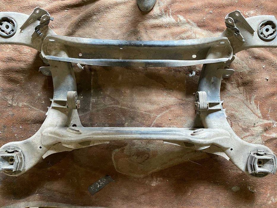 Підрамник задній балка Mercedes-Benz W220 Мерседес A2203507900