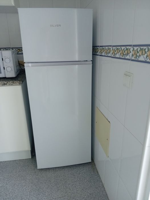 Pack Cozinha Jovem | Frigorífico + Máquina Loiça + Máquina Roupa 
Preço: 550€
Descrição:
Vendo conjunto de eletrodomésticos ideal para equipar