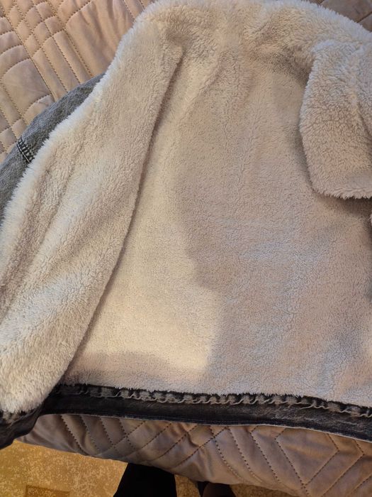 Продам джинсову куртку на дівчинку