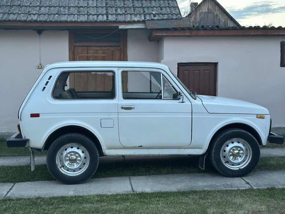 Нива 2121 в класному стані
