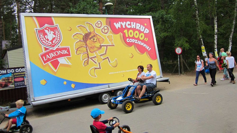 Reklama mobilna Billboardy Przyczepy Bus reklamowy kampanie baner druk