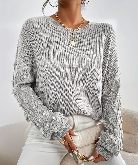 Свитер серого цвета с бусинами