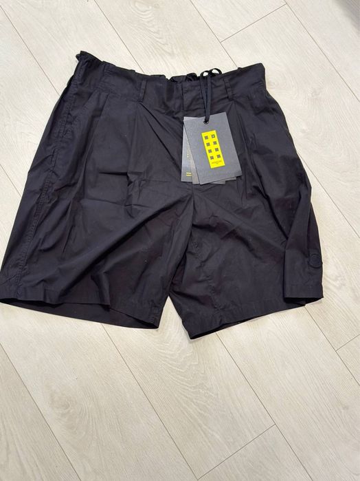 Продам шорти moncler