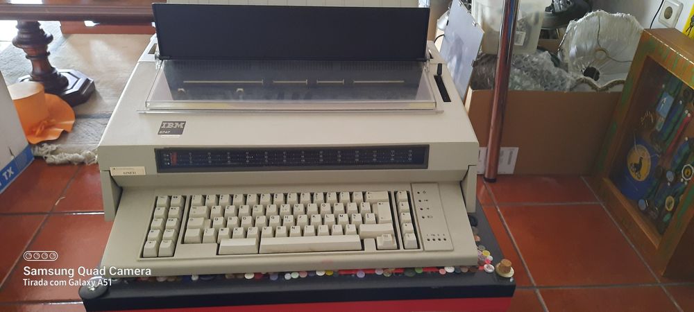Maquina escrever eletrica IBM a funcionar