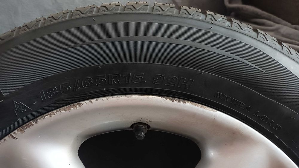 Opony 185/65/R15 z felgami aluminiowymi