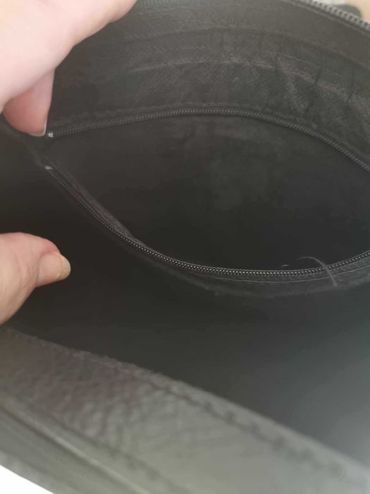 Mala de mão, preta, em pele genuína