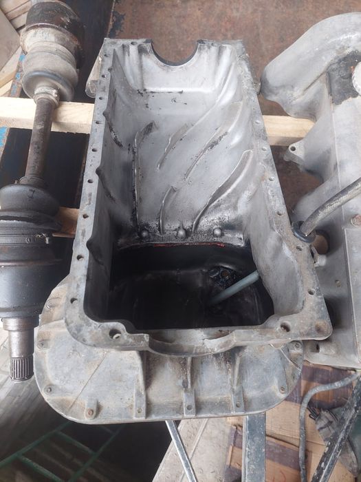 Запчастини двигуна до мерседес 123 2.4 616 мотор