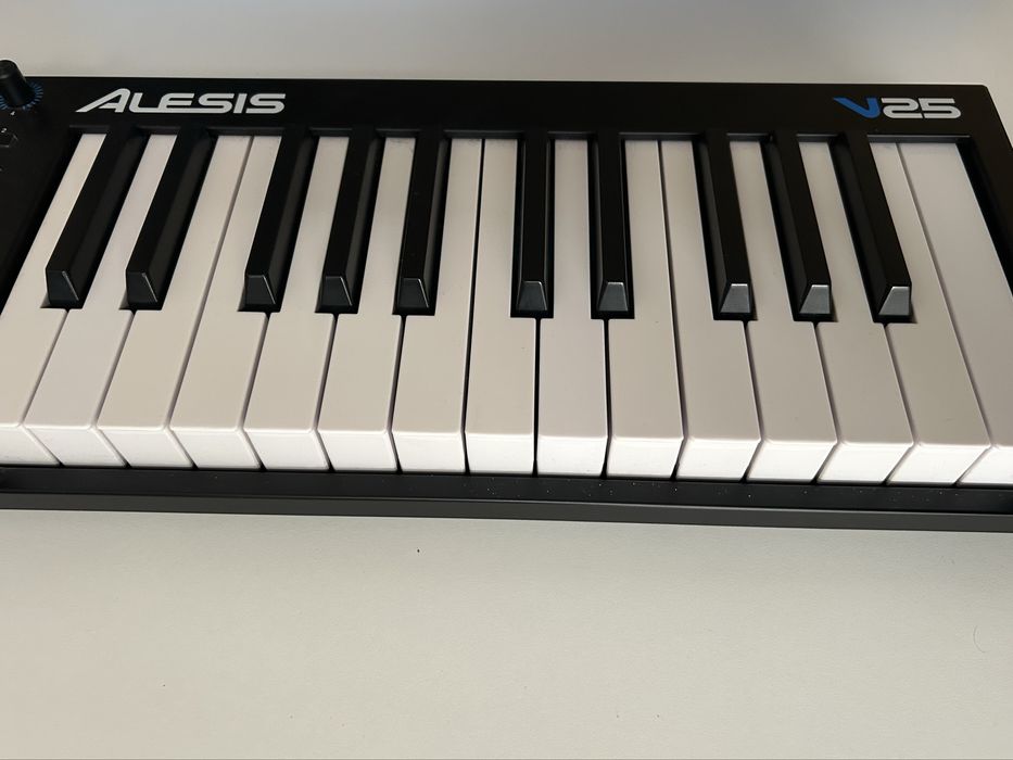 Alesis V25 klawiatura sterujaca