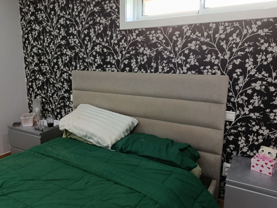 Cama estofada de 1,60 com estrado elevatório