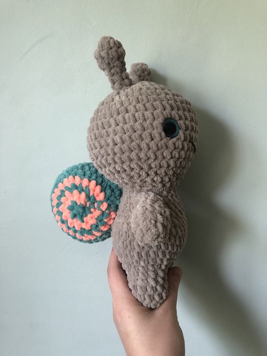 Pluszowy ogrodowy przyjaciel - ślimak