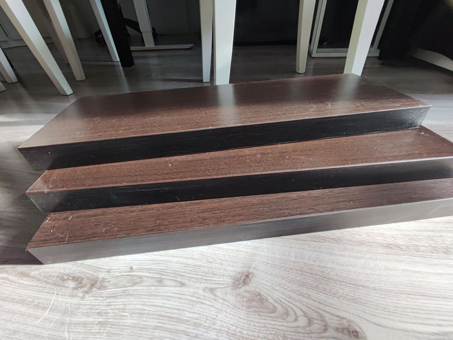 Półki z ukrytym montażem