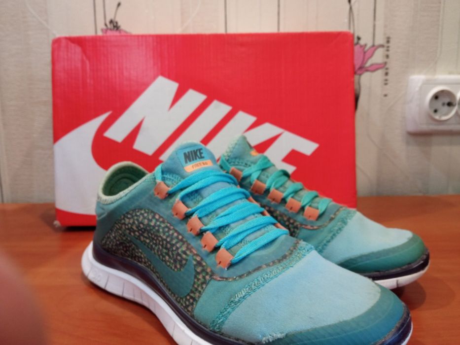 Продам женские оригинальные кроссовки Nike Free 3.0. Очень лёгкие