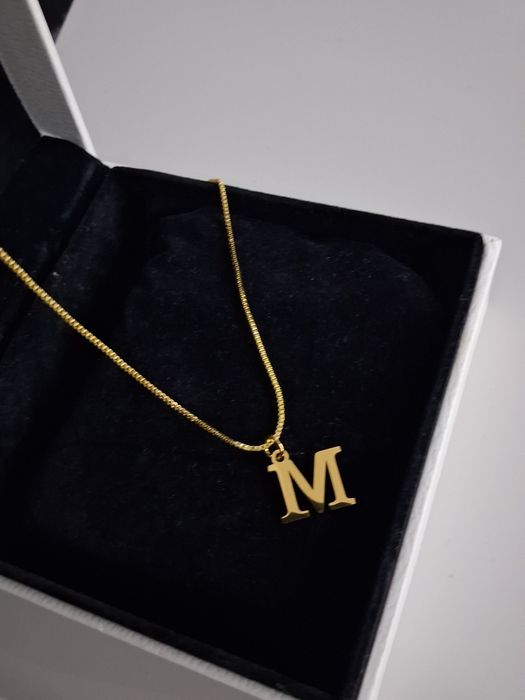 Naszyjnik ze stali chirurgicznej nierdzewnej litera M