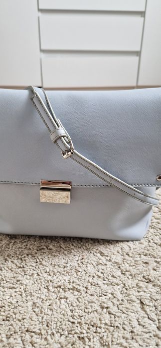 Mala pastelowa torebka ba długim pasku Reserved