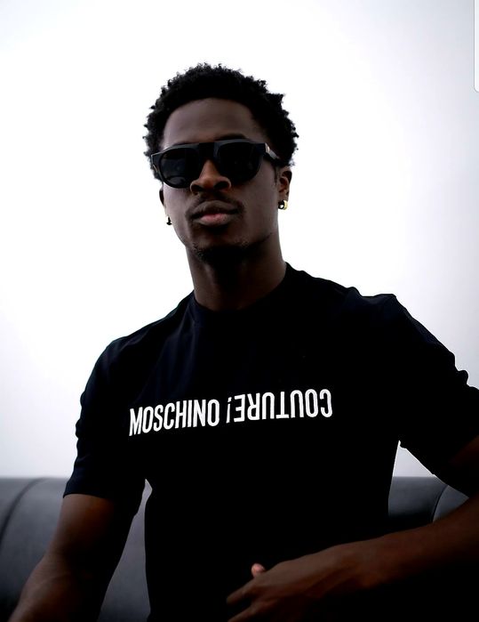 T-shirt exelente qualidade Moschino