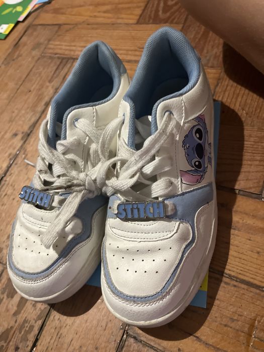 Sapatos do stitch