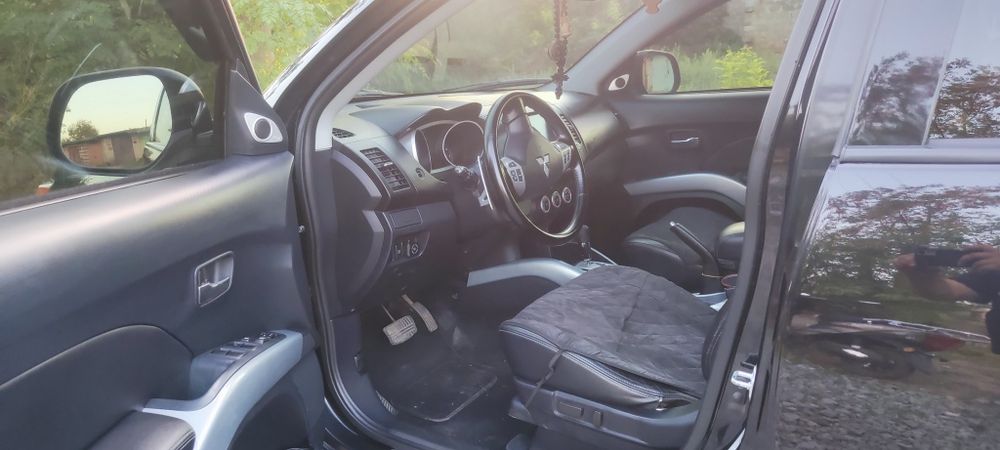 Продам Mitsubishi Outlender XL