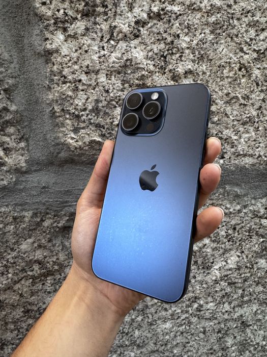 iPhone 15 Pro Max -> Impecável