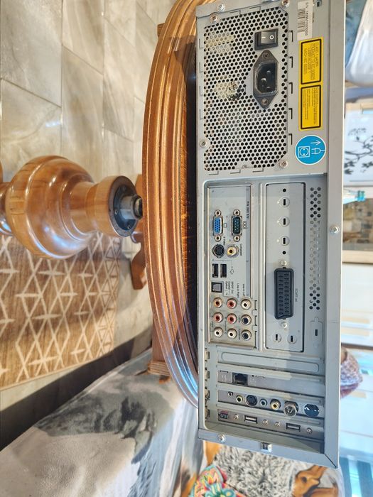 Stary komputer Retro PC Linspire Lintel