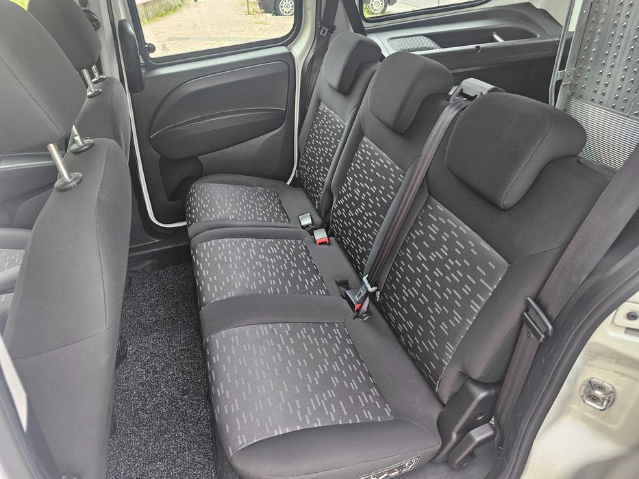 COMBO 1.6 D Com Rampa Para Cadeira Rodas / Mobilidade Reduzida