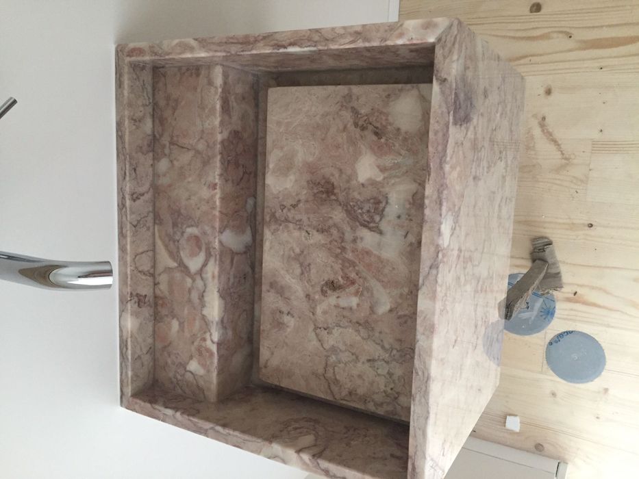 Lavatório Lióz mármore rosa