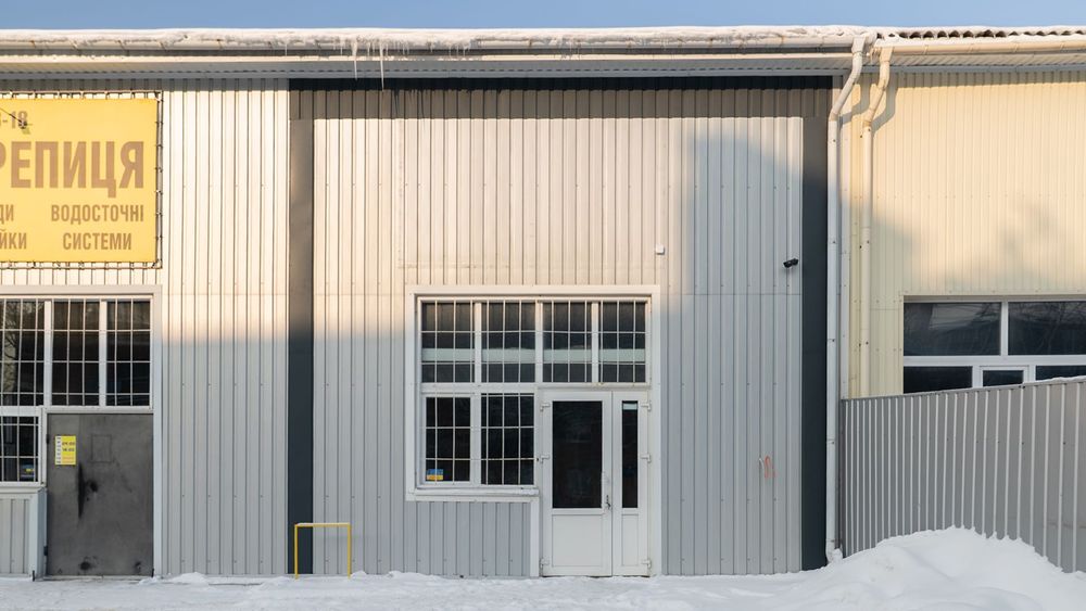 Продаж фасадне приміщення магазин склад 103,6 м2 вул. Довженко ремонт