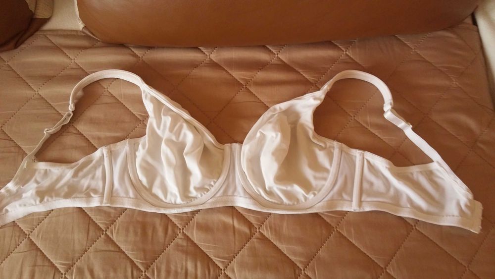 Biały biustonosz UK 38DD !!!