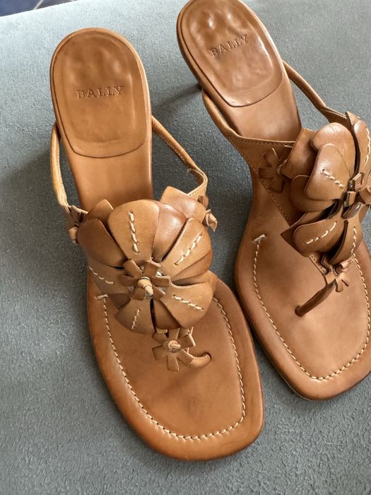 Bally босоніжки через палець