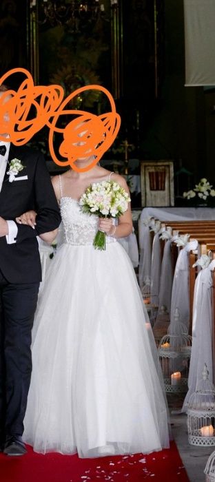Biała suknia ślubna, korona, brokat, błysk