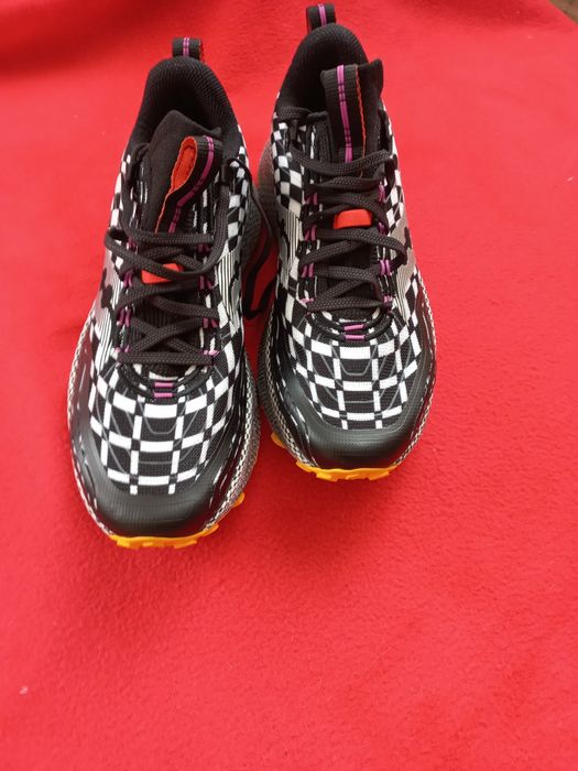 Продаются  кроссовки Saucony