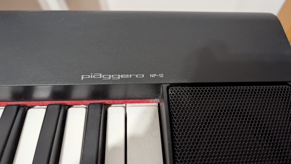 Piano Yamaha piaggero NP12  + tripé