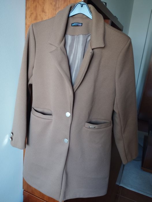 Casacos novos, quentinhos  , usados uma única vez.