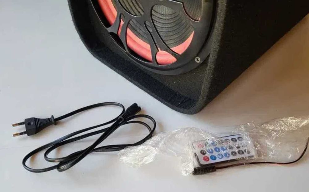 Продам новий сабвуфер з чудовим глибоким басом