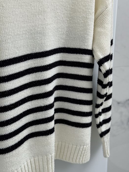 Sweter w paski damski kremowy