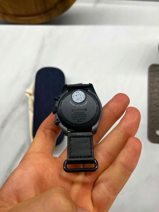 Swatch MoonSwatch Mission to the Black Moon Snoopy Edition