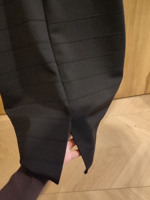 Mała czarna ołówkowa bandażowa sukienka