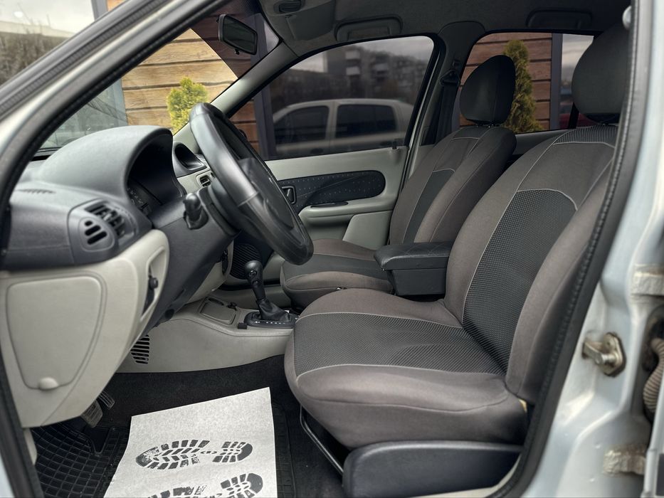 RENAULT SYMBOL 2003 року, 1.4 газ/бензин, автомат, передній привід.