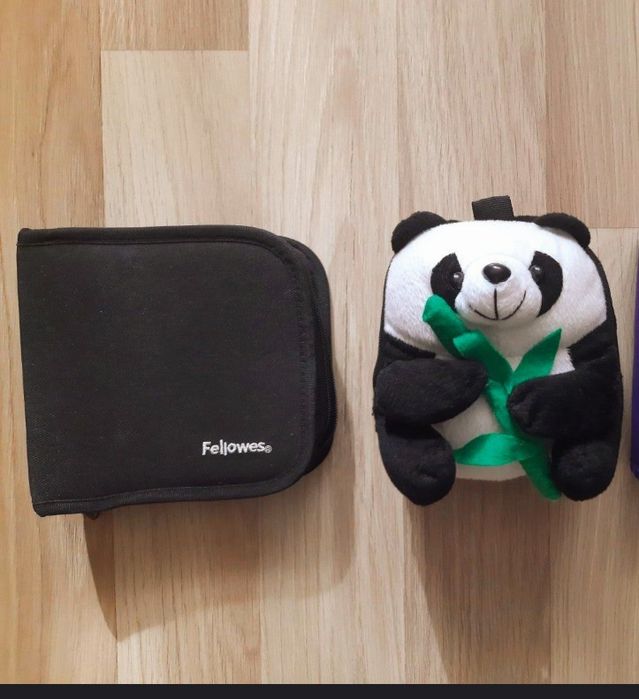 Сумочка-футляр для зберігання CD дисків.